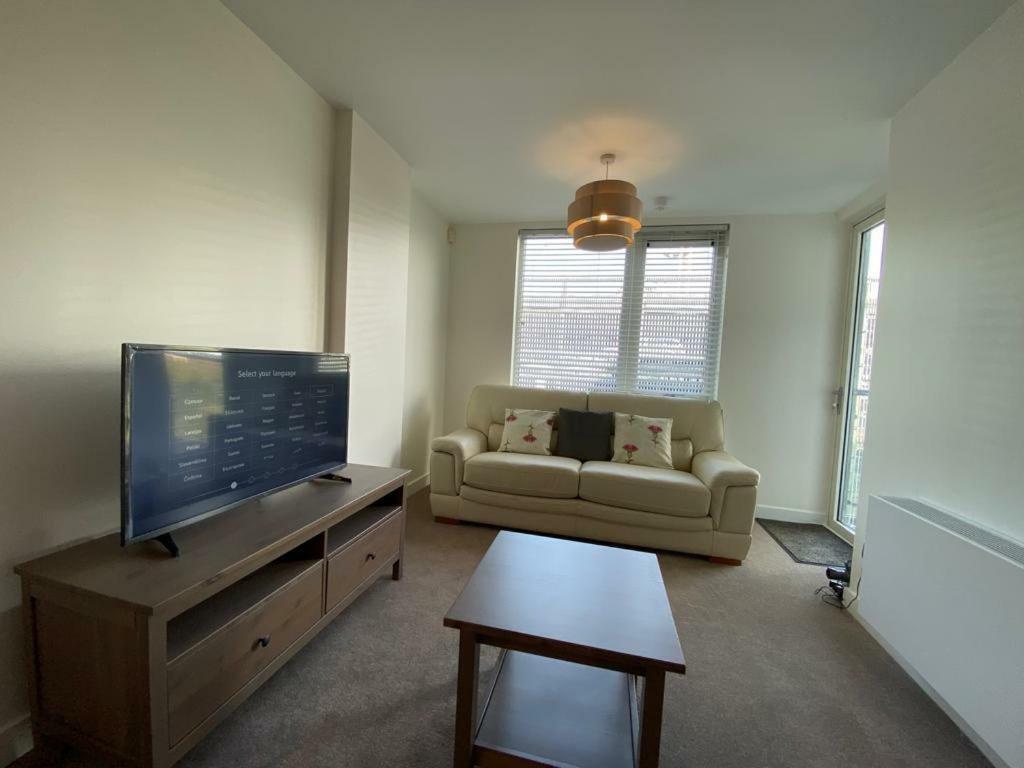 Central Milton Keynes Hub One Bedroom Secured Apartment Exterior photo